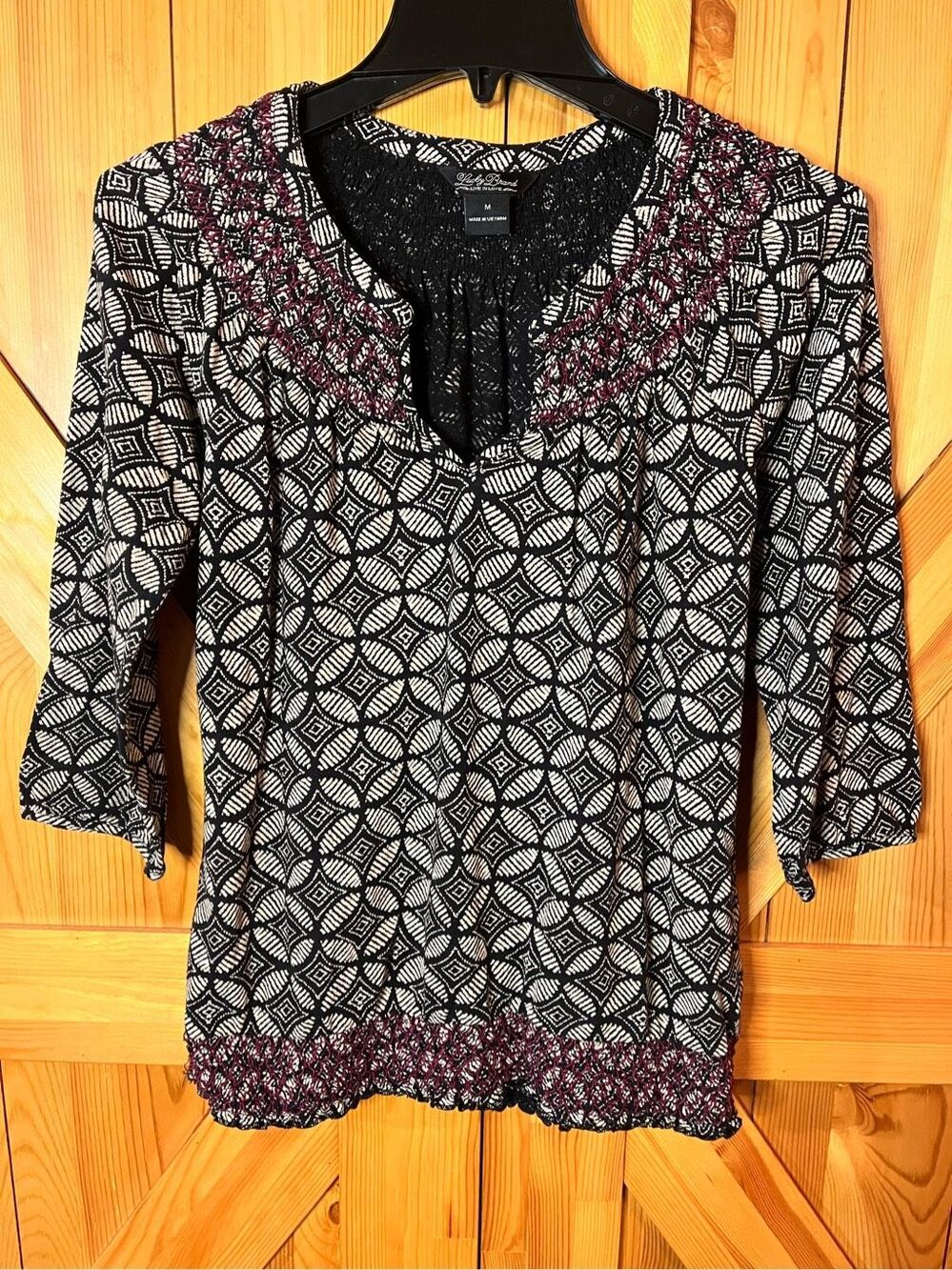 Lucky Brand 3/4 sleeve V-neck blouse size medium (1831)